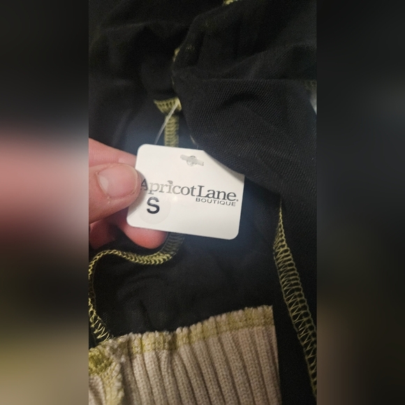 BLUE BLUSH fitted mesh long sleeve mock neck sweater trim top. Size small NWT - Picture 15 of 16